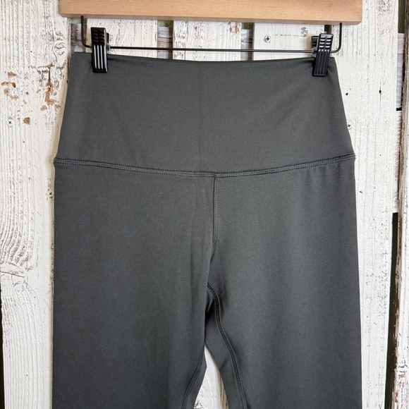 Champion Women’s Athletic Ankle Leggings Size Medium High Rise Gray Yoga Gym Run - Picture 9 of 9